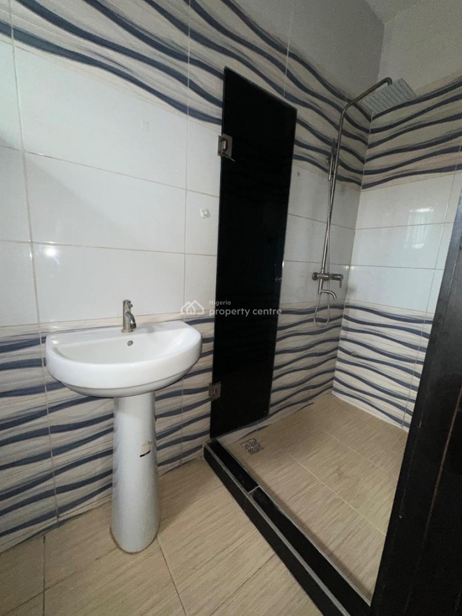 Specious 3bedroom Apartment, New Road Alpha Beach, Lekki, Lagos, Flat / Apartment for Rent