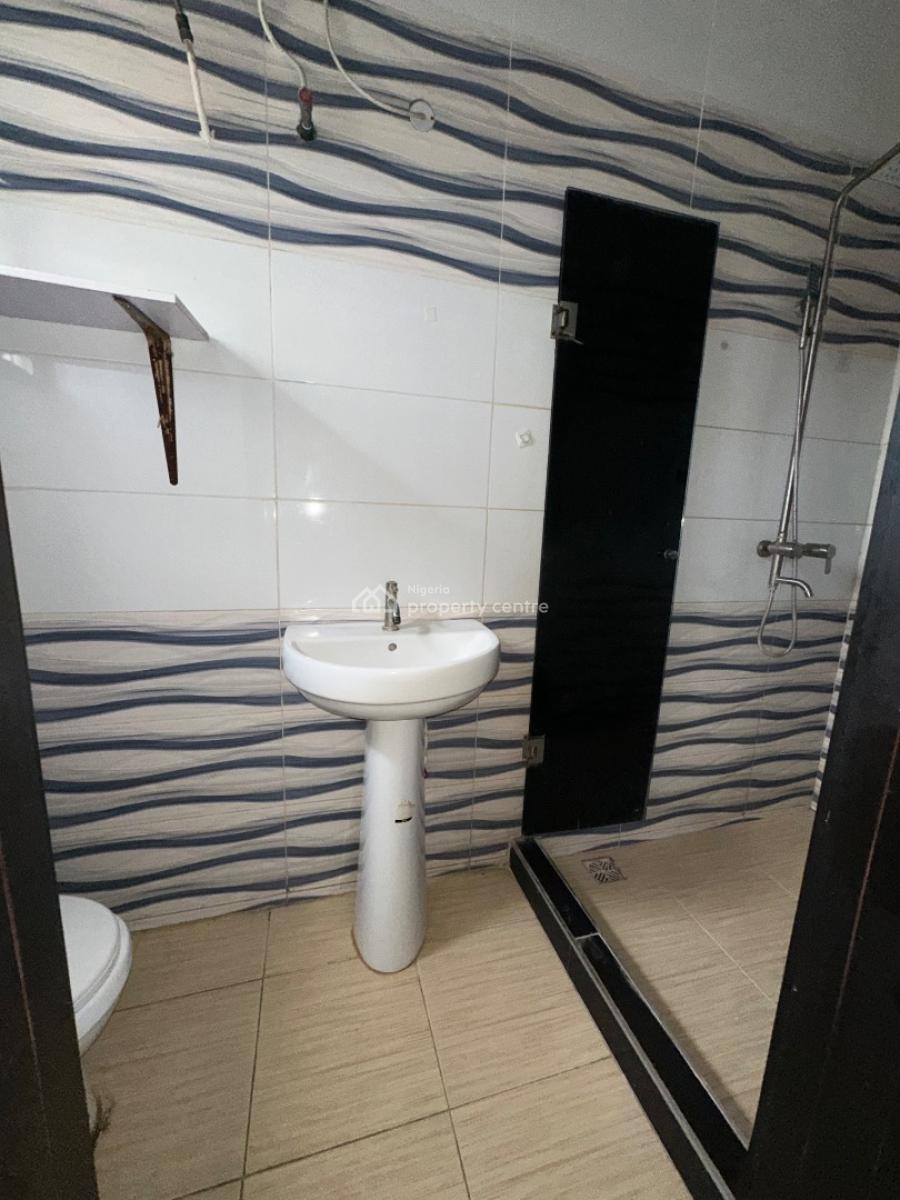 Specious 3bedroom Apartment, New Road Alpha Beach, Lekki, Lagos, Flat / Apartment for Rent