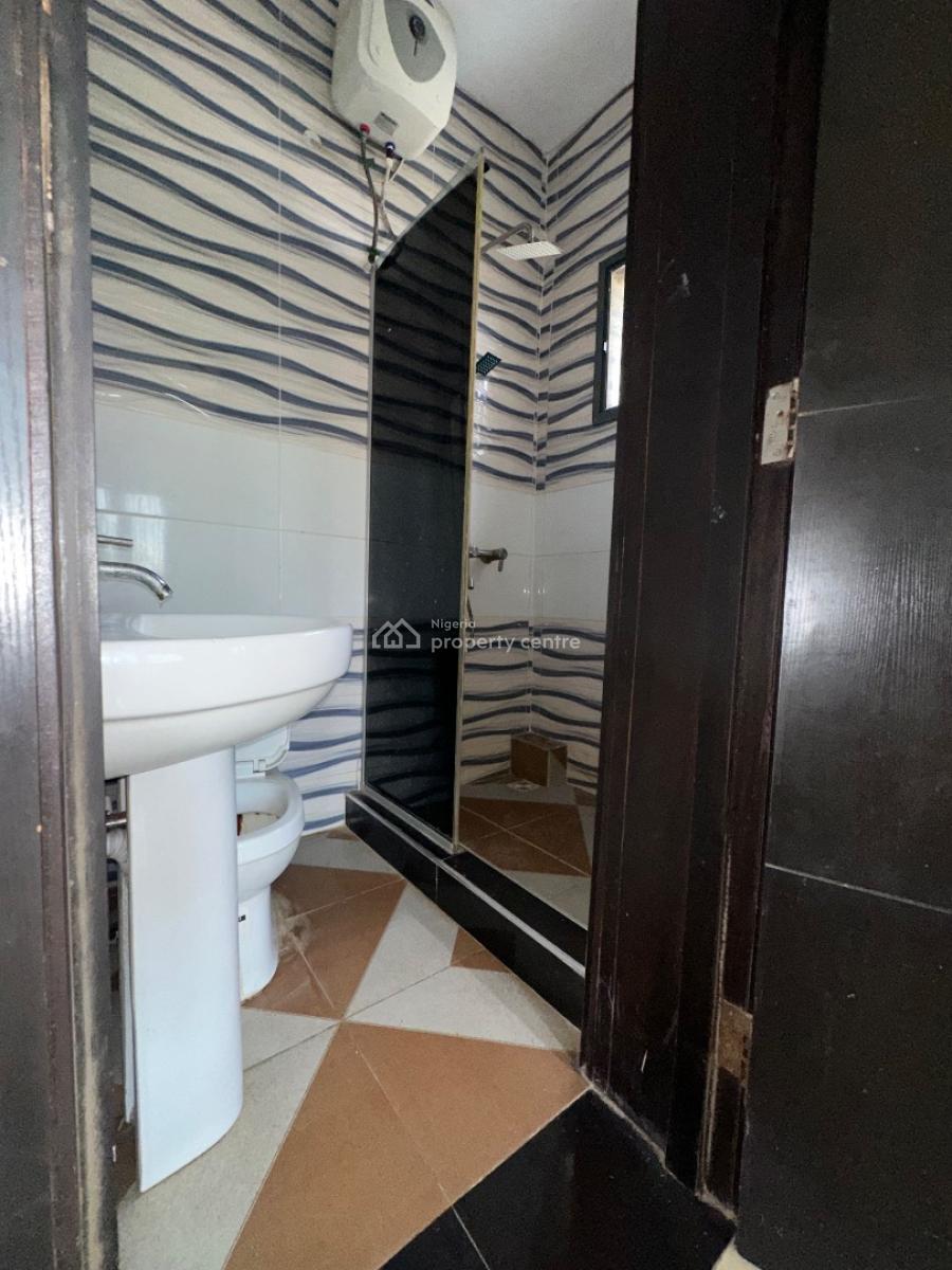 Specious 3bedroom Apartment, New Road Alpha Beach, Lekki, Lagos, Flat / Apartment for Rent