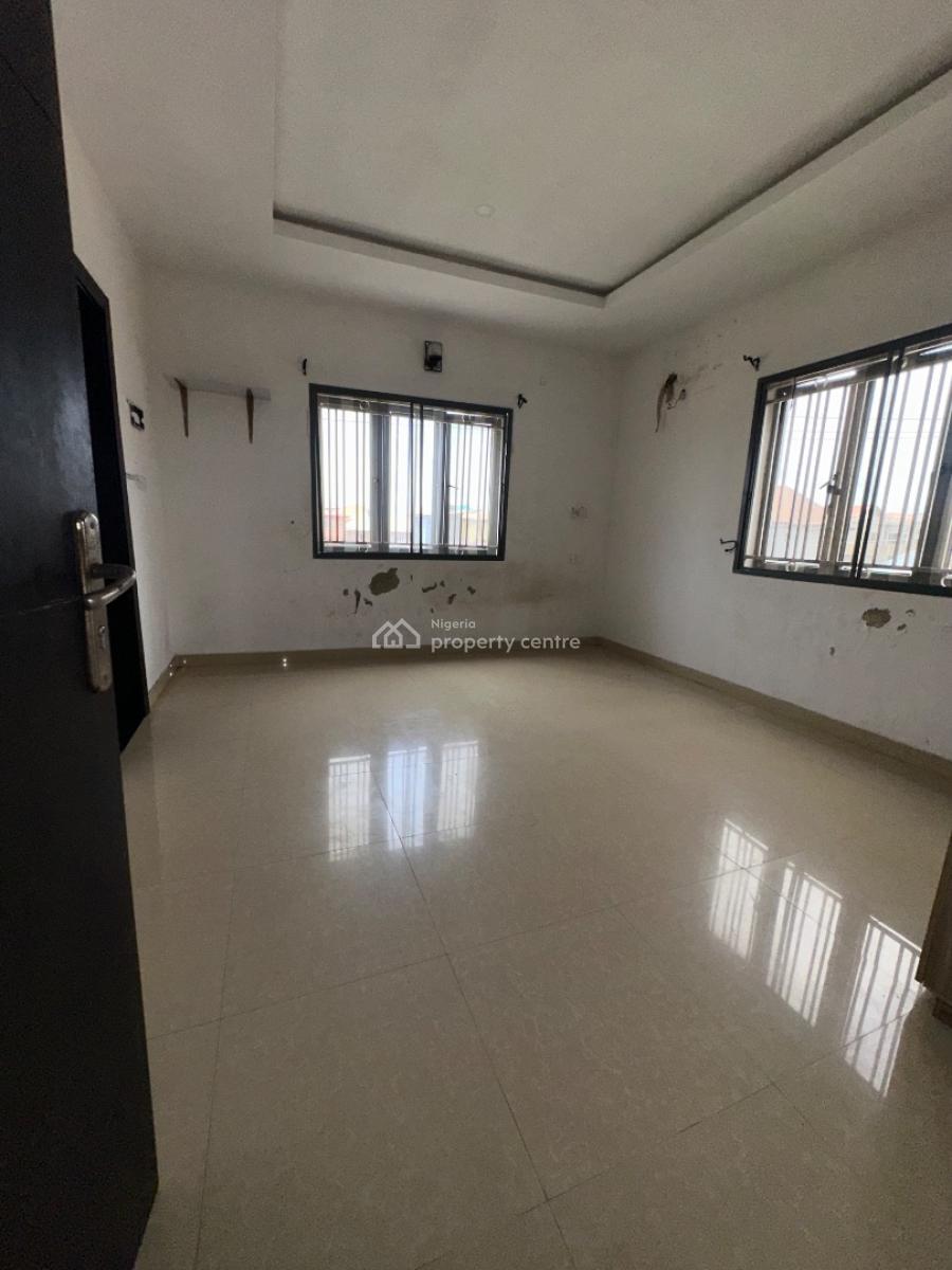 Specious 3bedroom Apartment, New Road Alpha Beach, Lekki, Lagos, Flat / Apartment for Rent