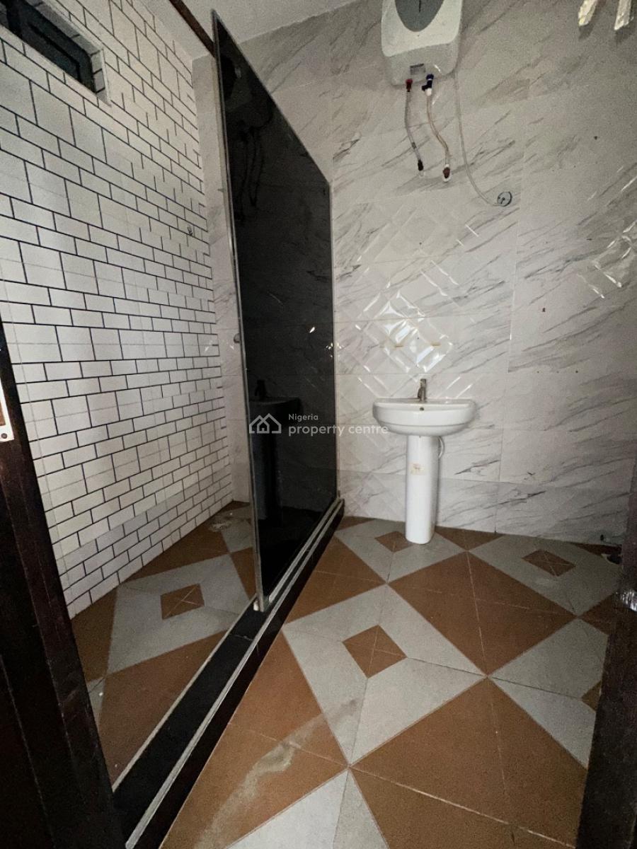 Specious 3bedroom Apartment, New Road Alpha Beach, Lekki, Lagos, Flat / Apartment for Rent