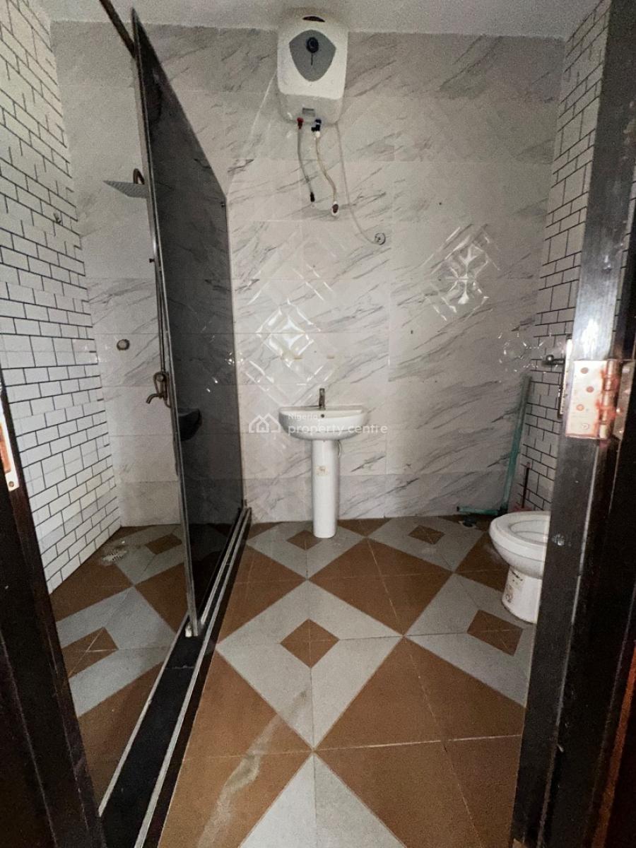 Specious 3bedroom Apartment, New Road Alpha Beach, Lekki, Lagos, Flat / Apartment for Rent