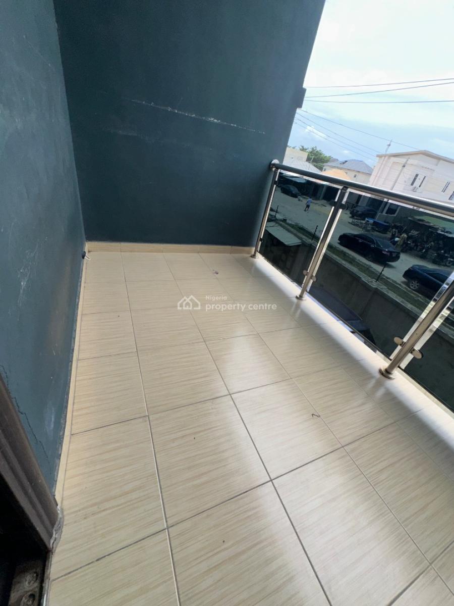 Specious 3bedroom Apartment, New Road Alpha Beach, Lekki, Lagos, Flat / Apartment for Rent