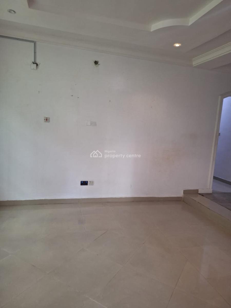 Two Bedroom Ground Floor Apartment (en-suite ), Lekki Phase 1, Lekki, Lagos, Flat / Apartment for Rent