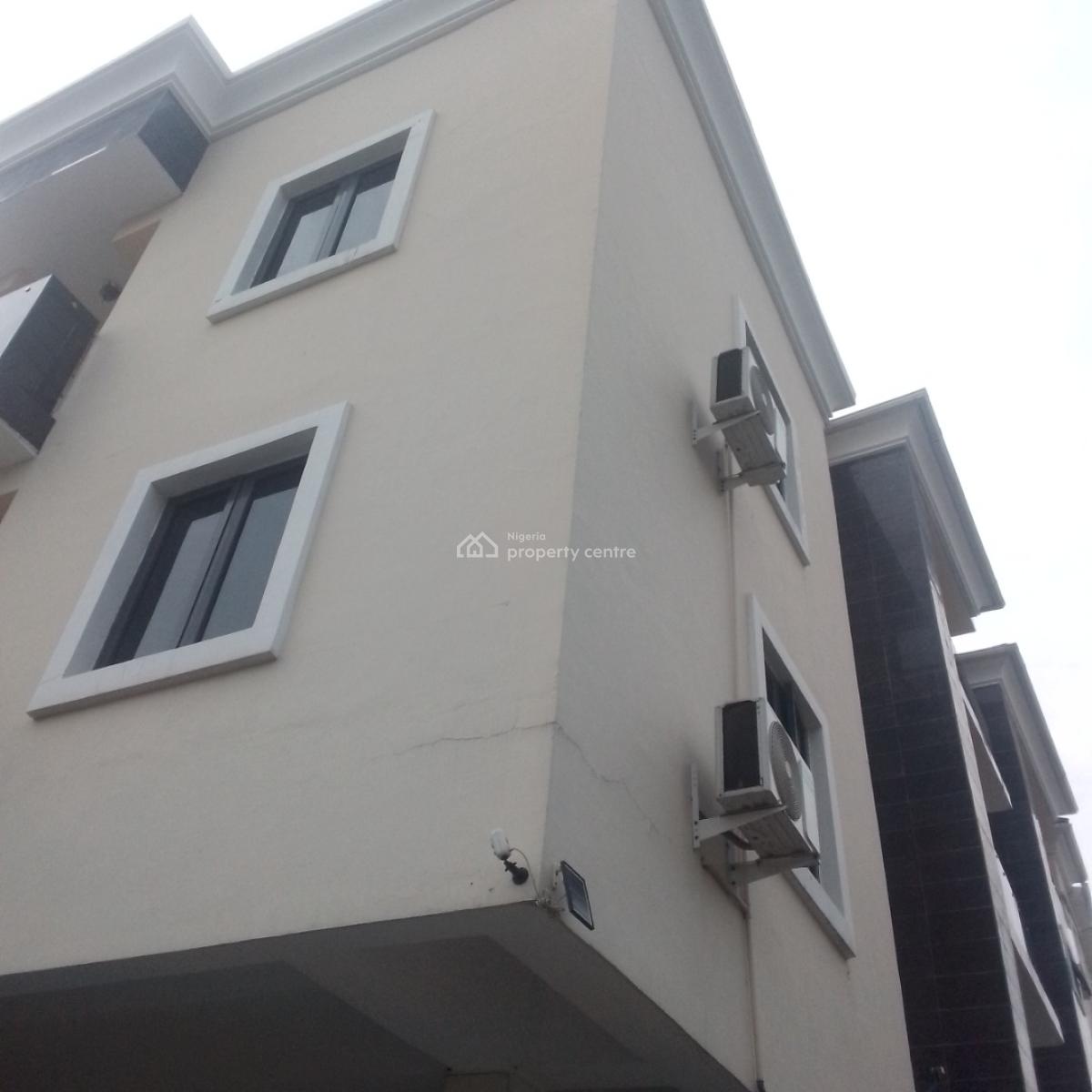 Relatively and Spacious 3 Bedrooms, Anthony, Maryland, Lagos, Flat / Apartment for Rent