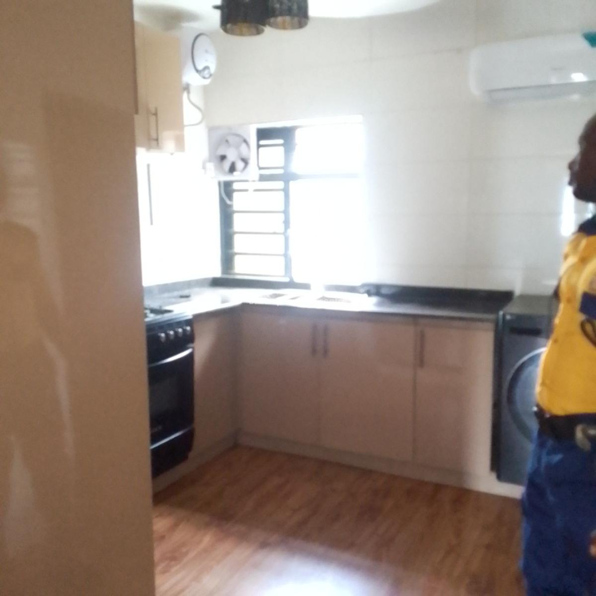 Relatively and Spacious 3 Bedrooms, Anthony, Maryland, Lagos, Flat / Apartment for Rent