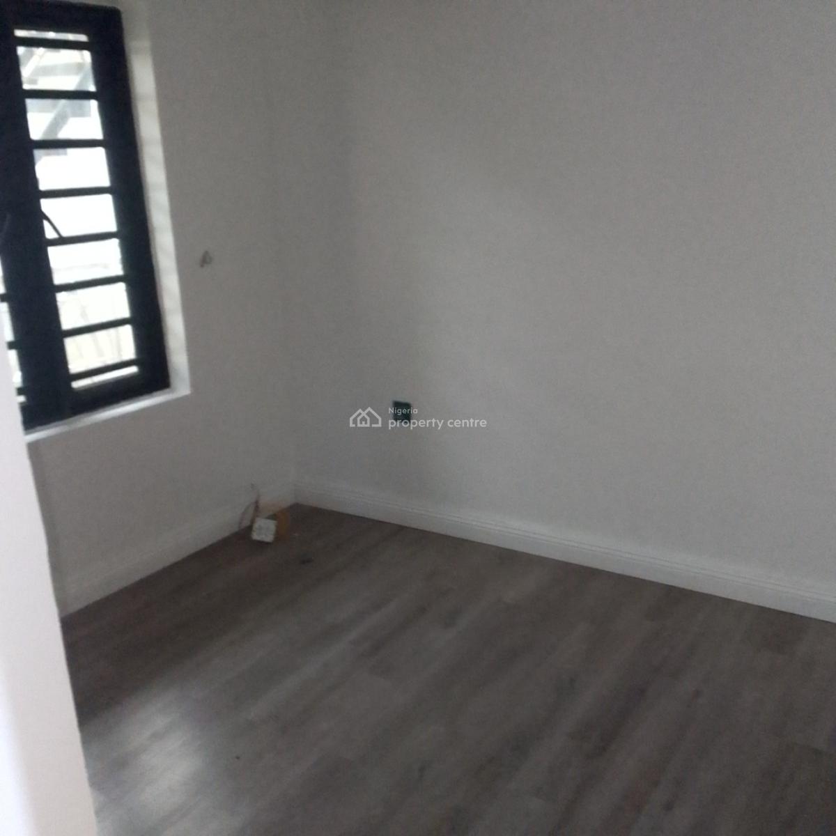 Relatively and Spacious 3 Bedrooms, Anthony, Maryland, Lagos, Flat / Apartment for Rent