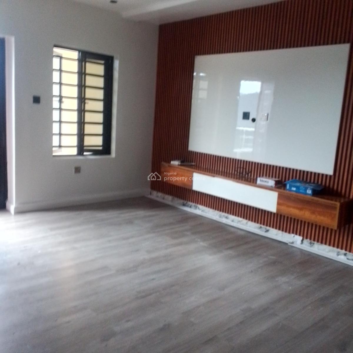 Relatively and Spacious 3 Bedrooms, Anthony, Maryland, Lagos, Flat / Apartment for Rent