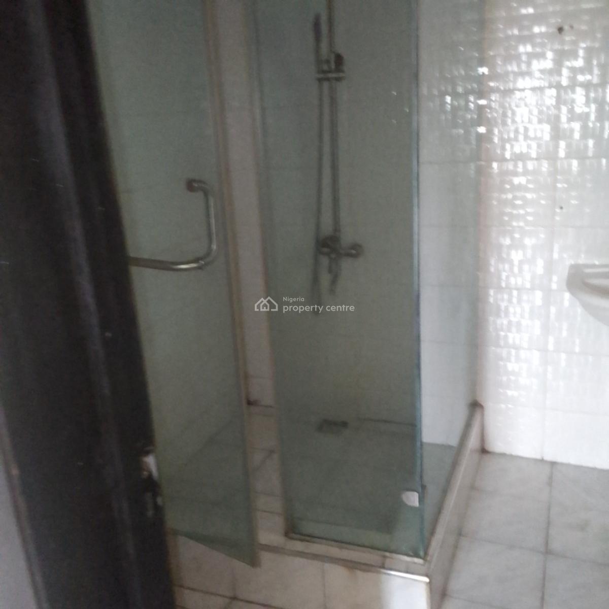 Relatively and Spacious 3 Bedrooms, Anthony, Maryland, Lagos, Flat / Apartment for Rent