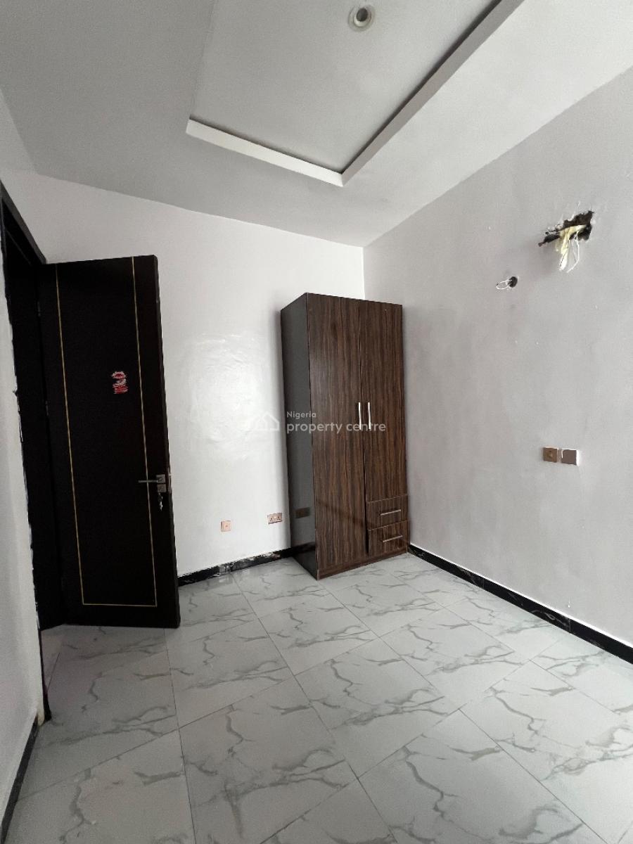 Room Upstairs in a Duplex, Murray Court, Ikate Elegushi, Lekki Phase 1, Lekki, Lagos, Semi-detached Duplex for Rent