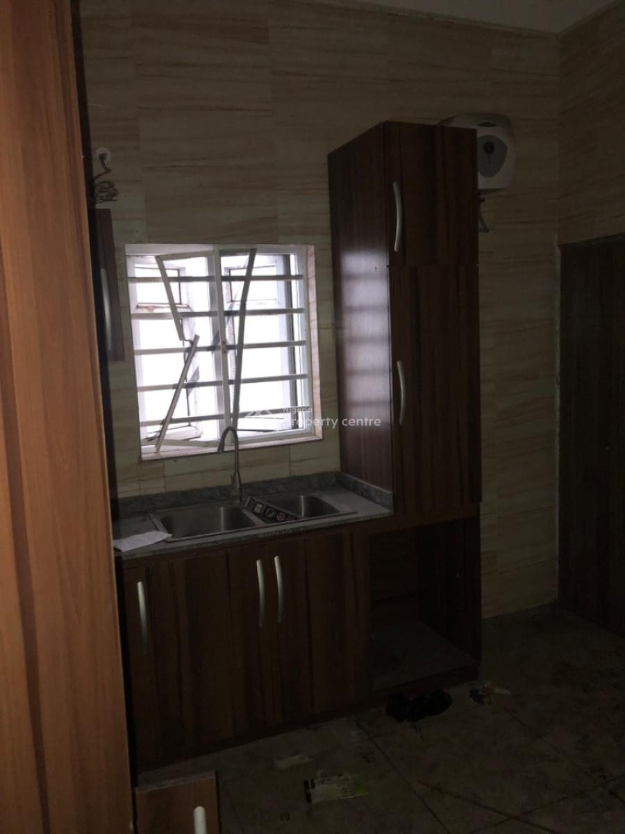 Well Maintain 2 Bedroom Apartment, Lekki Phase 1, Lekki, Lagos, Flat / Apartment for Rent