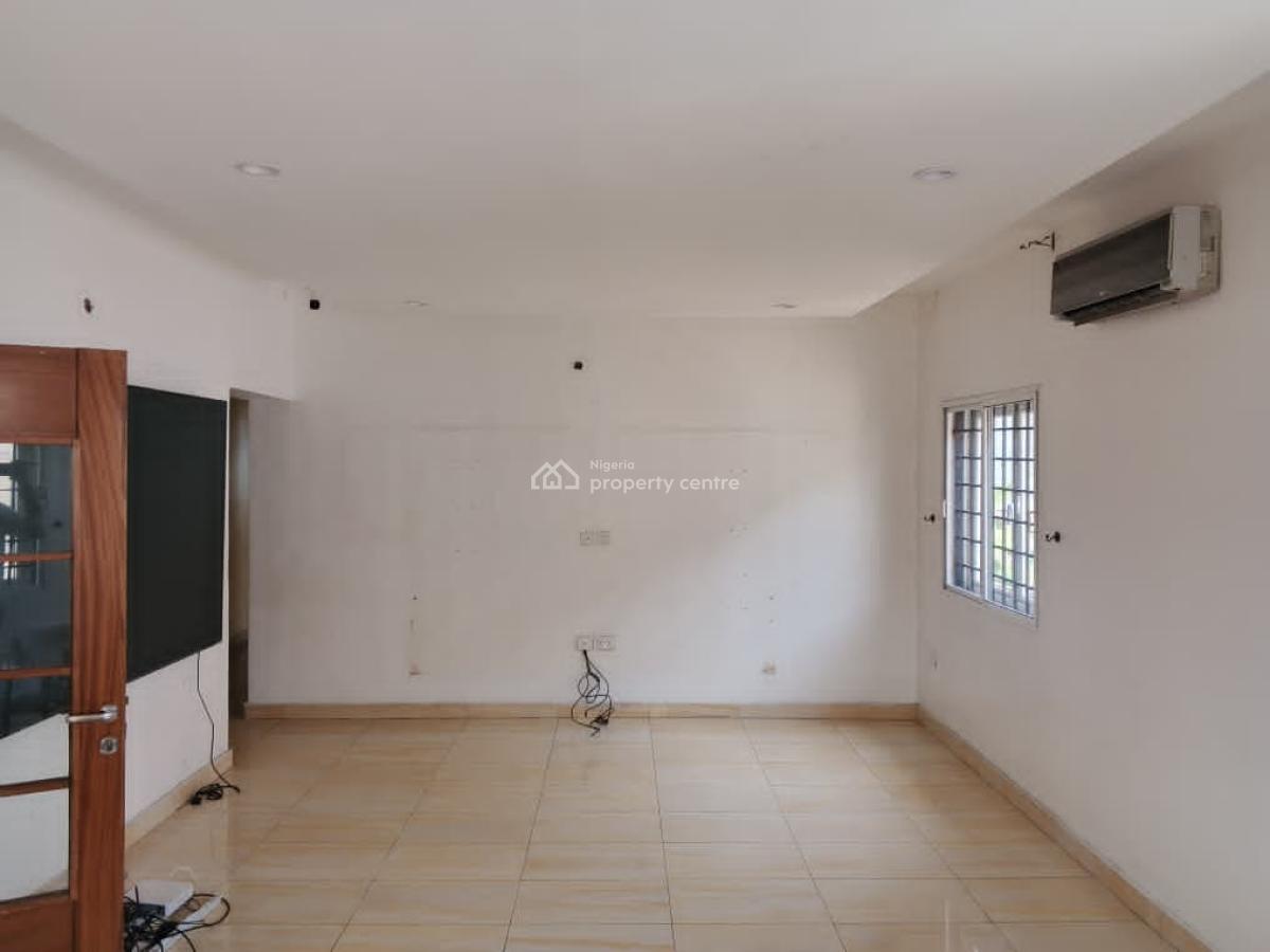 Spacious 3 Bedroom Flat, Furo Ezimora Street, Lekki Phase 1, Lekki, Lagos, Flat / Apartment for Rent