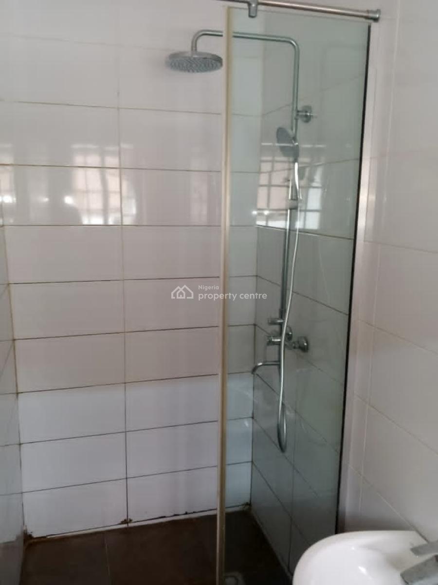Spacious 3 Bedroom Flat, Furo Ezimora Street, Lekki Phase 1, Lekki, Lagos, Flat / Apartment for Rent