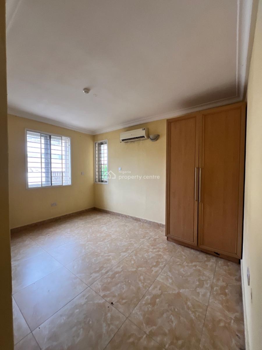 Spacious 3 Bedroom Apartment with Bq, Pool and Gym, Lekki Phase 1, Lekki, Lagos, Flat / Apartment for Rent