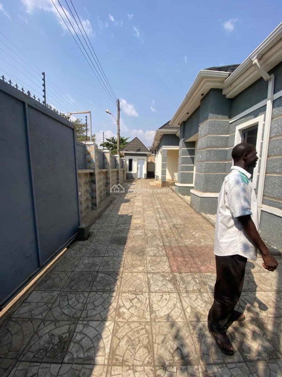 Furnished and Serviced 3 Bedroom, Along Jahi Road, Kado, Abuja, Detached Bungalow for Rent