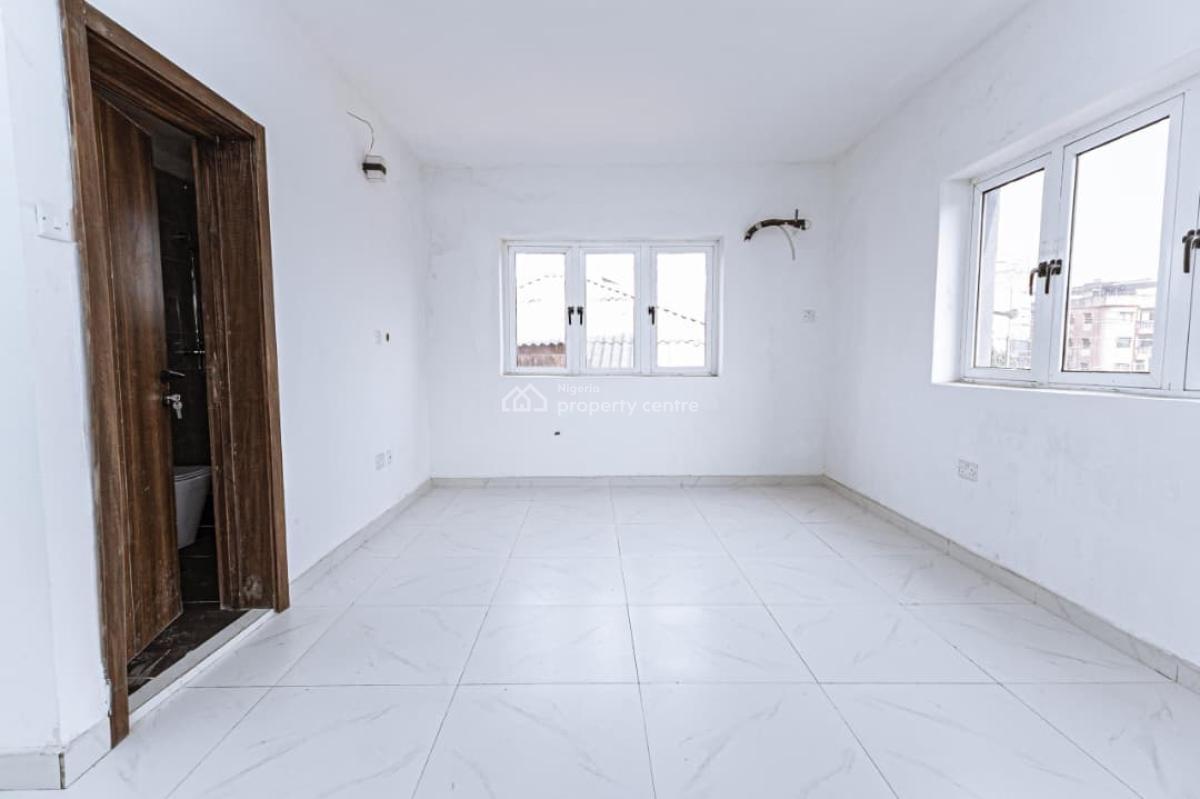 Specious Well Built 3bedroom Apartment, Ojuelegba Surulere Lagos, Surulere, Lagos, Flat / Apartment for Sale