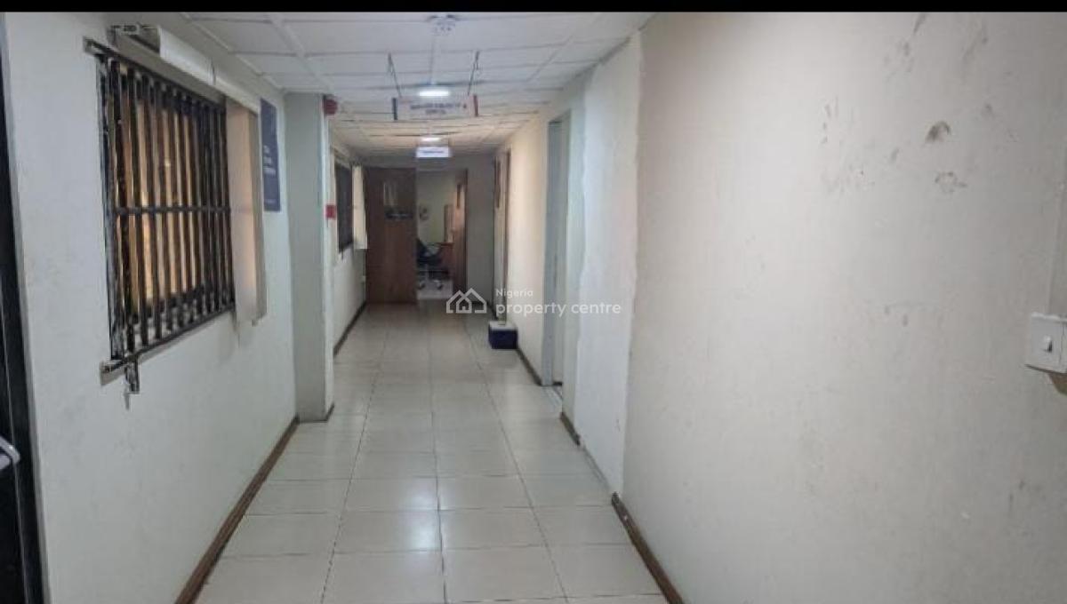 469sqm Office Space Along Cocoa Industries Road By Guiness, Ikeja, Oba Akran, Ikeja, Lagos, Office Space for Rent