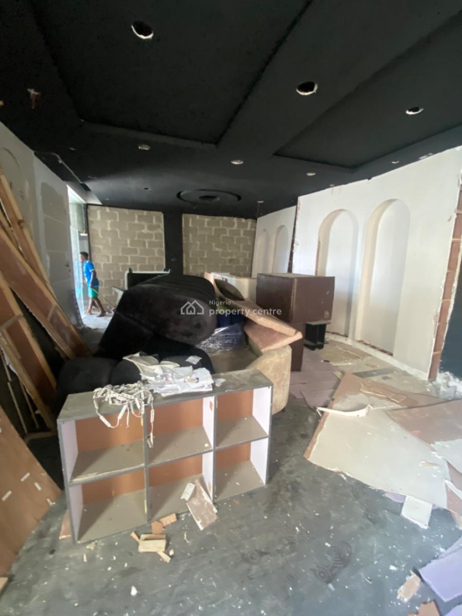 First Floor-spacious 52 Square Meters Open Shop Space, Lekki Phase 2, Lekki, Lagos, Plaza / Complex / Mall for Rent