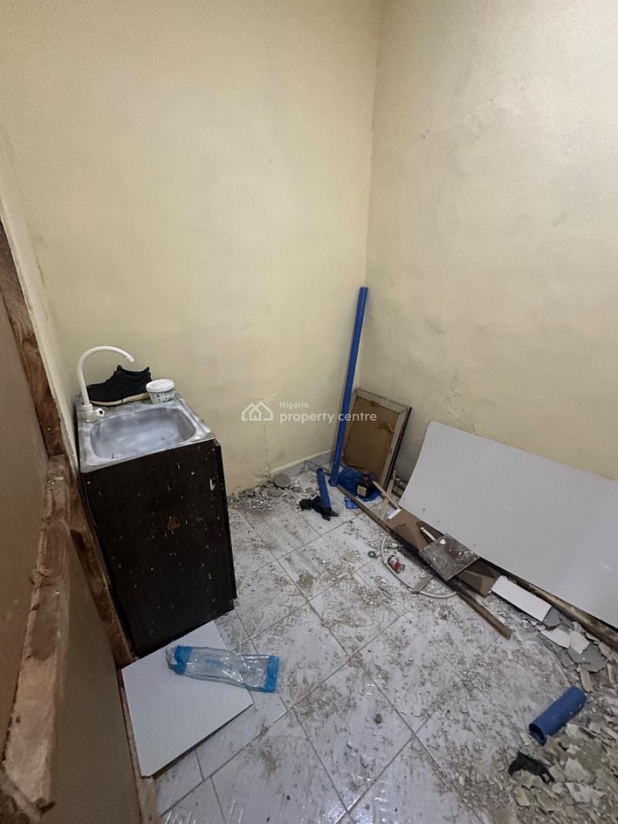 a Spacious Room Self Contain Apartment in a Secured Environment, 3rd Avenue, Gwarinpa, Abuja, Self Contain (single Rooms) for Rent