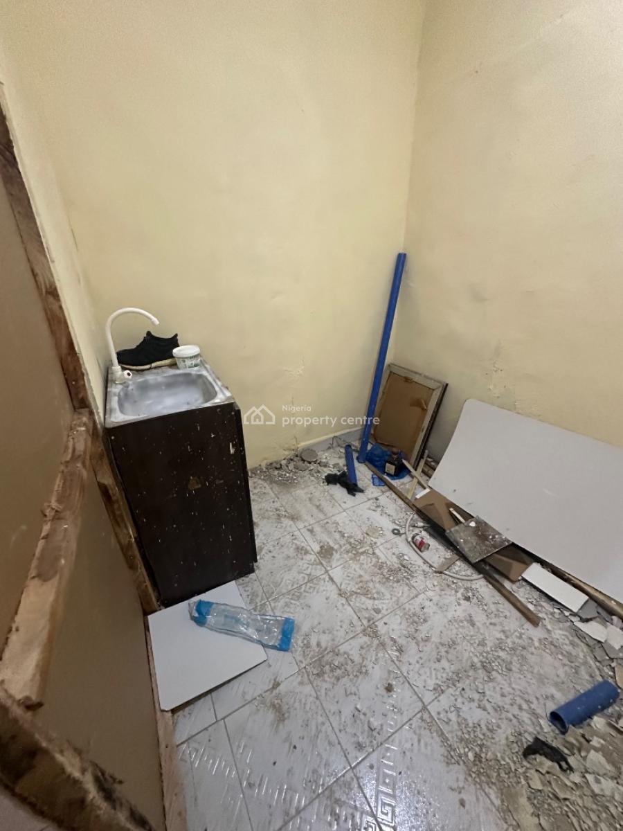 a Spacious Room Self Contain Apartment in a Secured Environment, 3rd Avenue, Gwarinpa, Abuja, Self Contain (single Rooms) for Rent