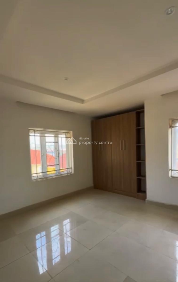 Luxurious Spacious 3bedroom En-suite Flat, Fha Guzape, Guzape District, Abuja, Block of Flats for Sale