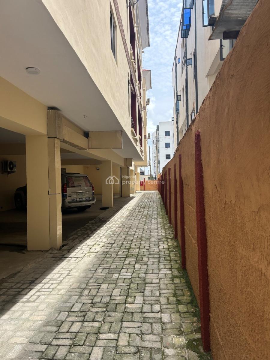 Well Maintained 2 Bedrooms Apartment, Spar Road, Ikate Elegushi, Lekki, Lagos, Flat / Apartment for Sale