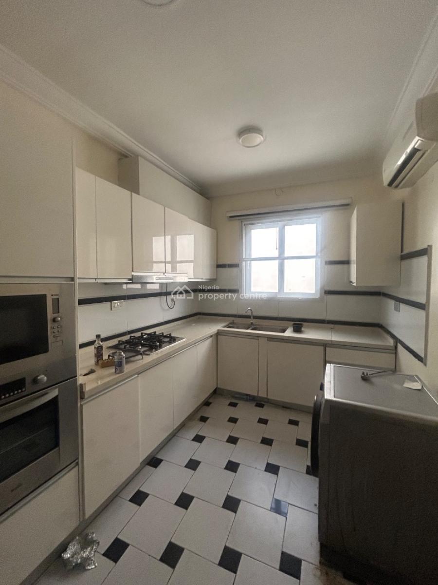 Well Maintained 2 Bedrooms Apartment, Spar Road, Ikate Elegushi, Lekki, Lagos, Flat / Apartment for Sale