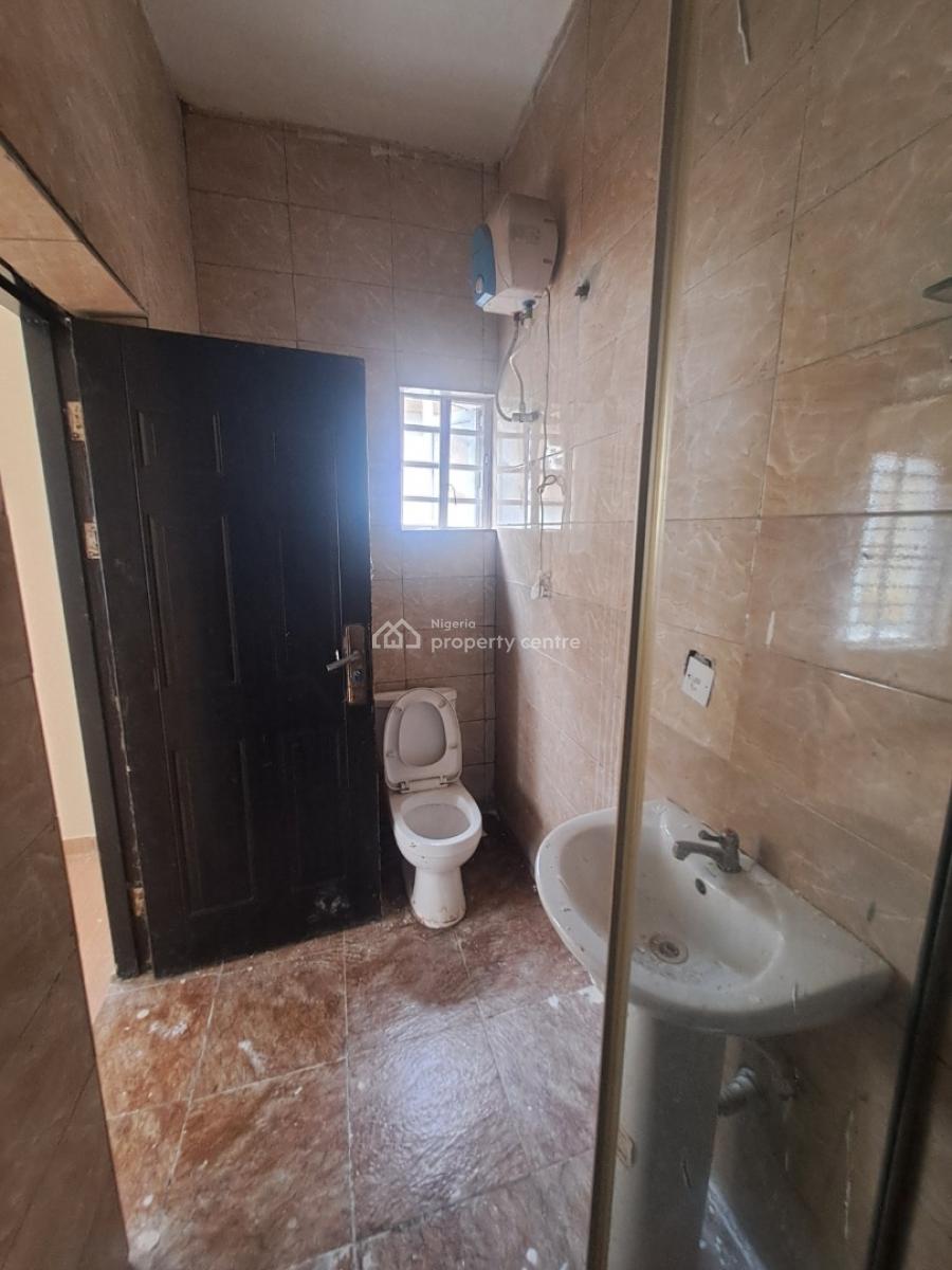 Well Built 3 Bedroom Apartment in a Gated Estate, Osapa, Lekki, Lagos, Flat / Apartment for Rent