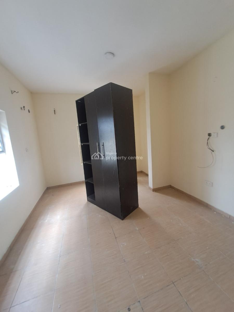 Well Built 3 Bedroom Apartment in a Gated Estate, Osapa, Lekki, Lagos, Flat / Apartment for Rent