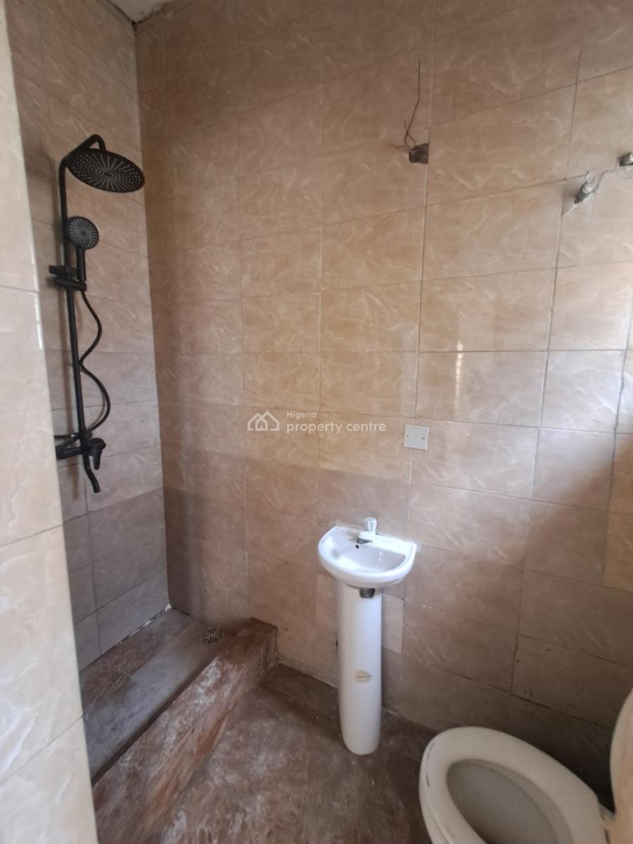 Well Built 3 Bedroom Apartment in a Gated Estate, Osapa, Lekki, Lagos, Flat / Apartment for Rent