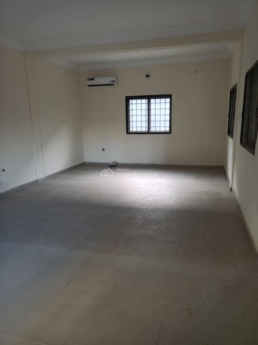 Spacious 3 Bedroom with Bq Pool Gym 24hours Light, Off Admiralty Way, Lekki Phase 1, Lekki, Lagos, Flat / Apartment for Rent