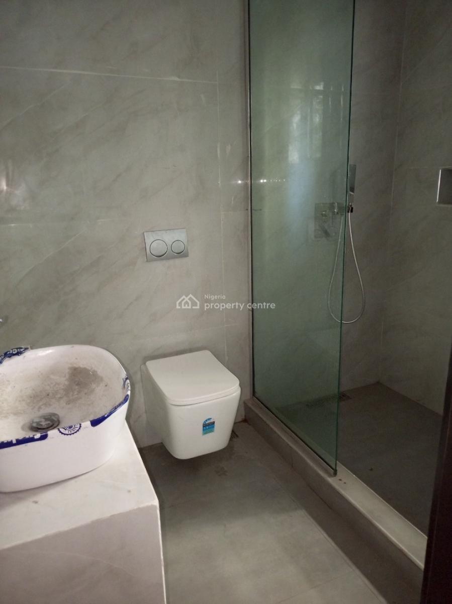 Spacious 3 Bedroom with Bq Pool Gym 24hours Light, Off Admiralty Way, Lekki Phase 1, Lekki, Lagos, Flat / Apartment for Rent