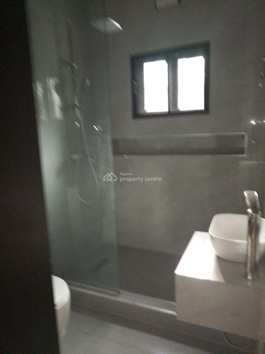 Spacious 3 Bedroom with Bq Pool Gym 24hours Light, Off Admiralty Way, Lekki Phase 1, Lekki, Lagos, Flat / Apartment for Rent