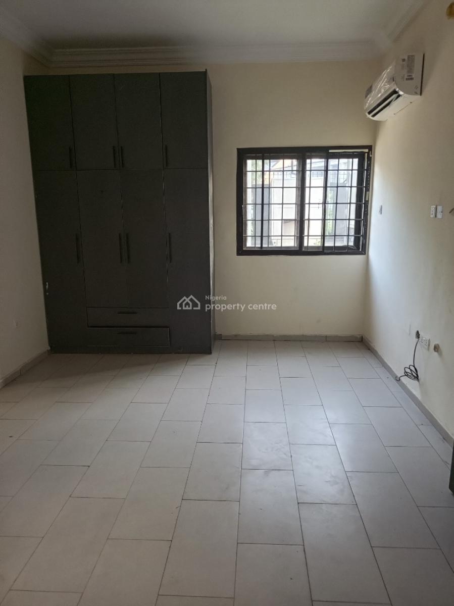 Spacious 3 Bedroom with Bq Pool Gym 24hours Light, Off Admiralty Way, Lekki Phase 1, Lekki, Lagos, Flat / Apartment for Rent