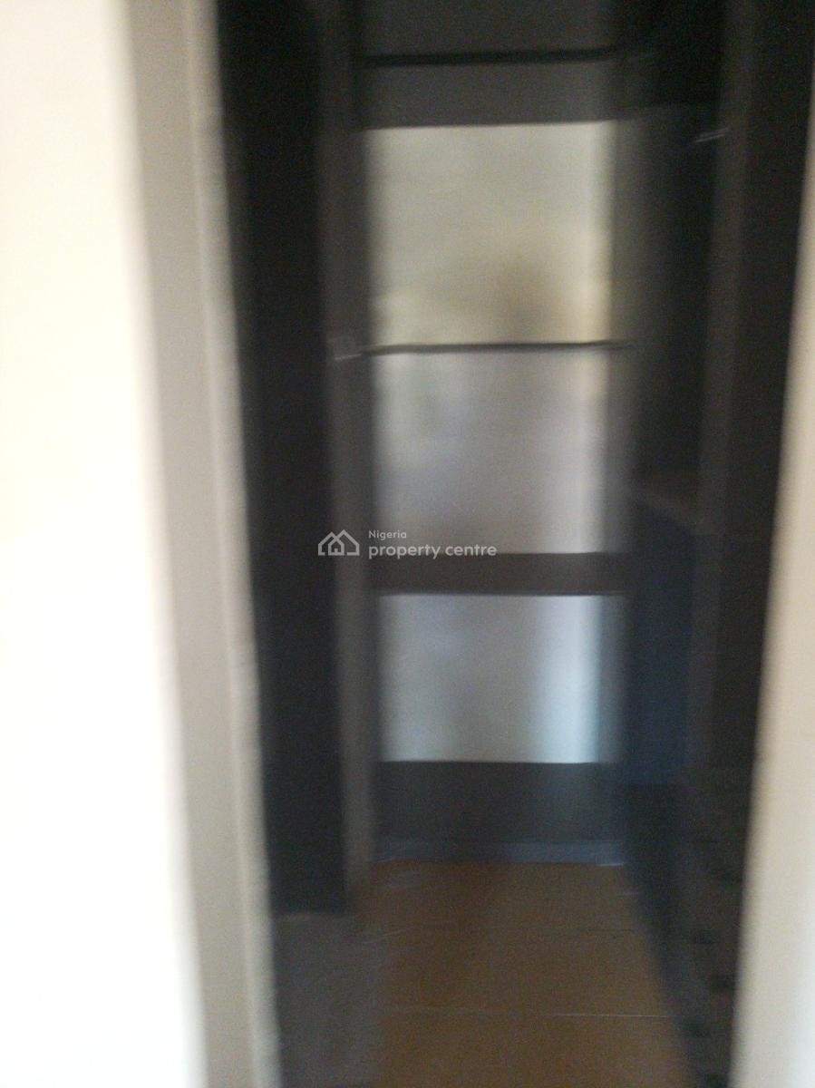 Large 3bedroom with Bq 6acs Pool Gym 24hours Light, Off Admiralty Way, Lekki Phase 1, Lekki, Lagos, Flat / Apartment for Rent