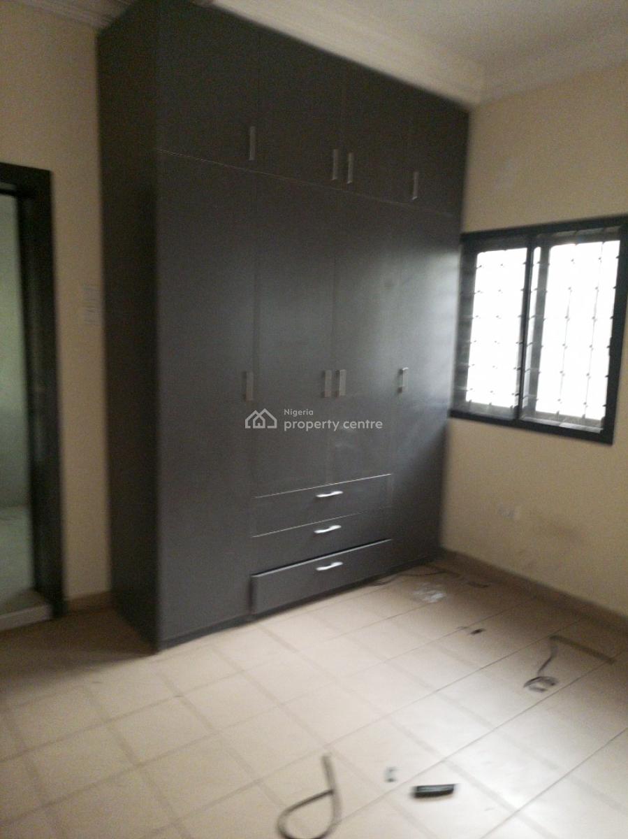Large 3bedroom with Bq 6acs Pool Gym 24hours Light, Off Admiralty Way, Lekki Phase 1, Lekki, Lagos, Flat / Apartment for Rent