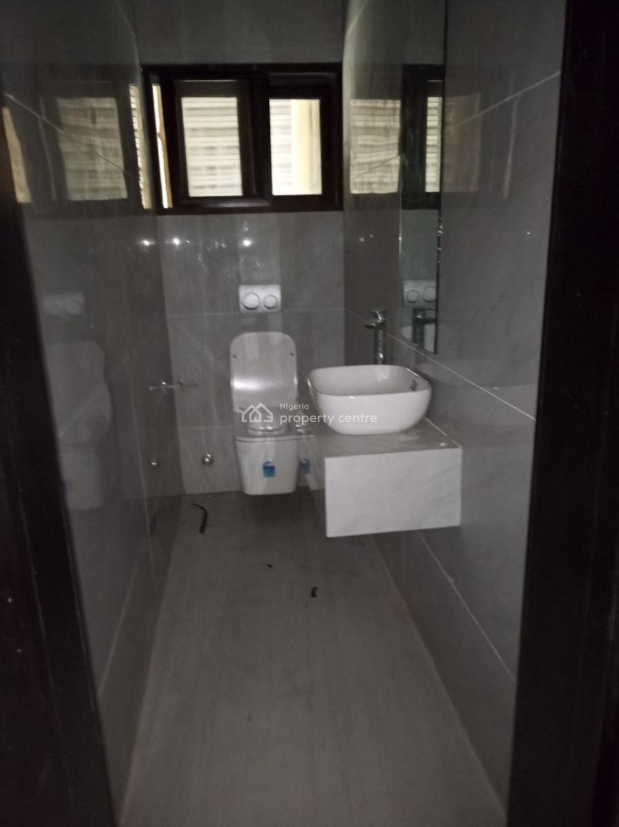 Large 3bedroom with Bq 6acs Pool Gym 24hours Light, Off Admiralty Way, Lekki Phase 1, Lekki, Lagos, Flat / Apartment for Rent