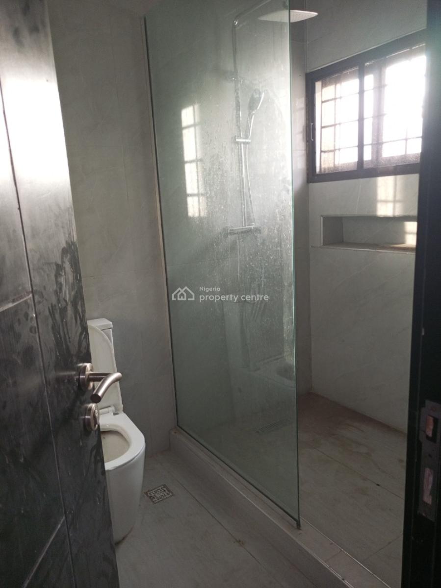 Large 3bedroom with Bq 6acs Pool Gym 24hours Light, Off Admiralty Way, Lekki Phase 1, Lekki, Lagos, Flat / Apartment for Rent