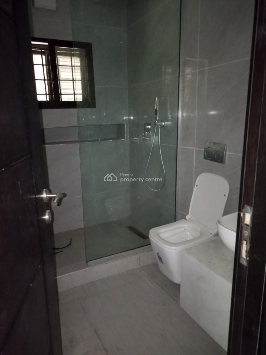 Large 3bedroom with Bq 6acs Pool Gym 24hours Light, Off Admiralty Way, Lekki Phase 1, Lekki, Lagos, Flat / Apartment for Rent