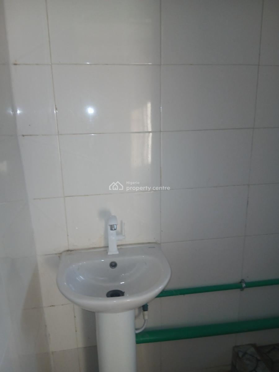Lovely Refurbished 3 Bedroom, Yaba, Lagos, Flat / Apartment for Rent
