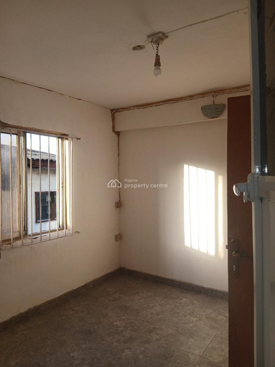 Lovely Refurbished 3 Bedroom, Yaba, Lagos, Flat / Apartment for Rent