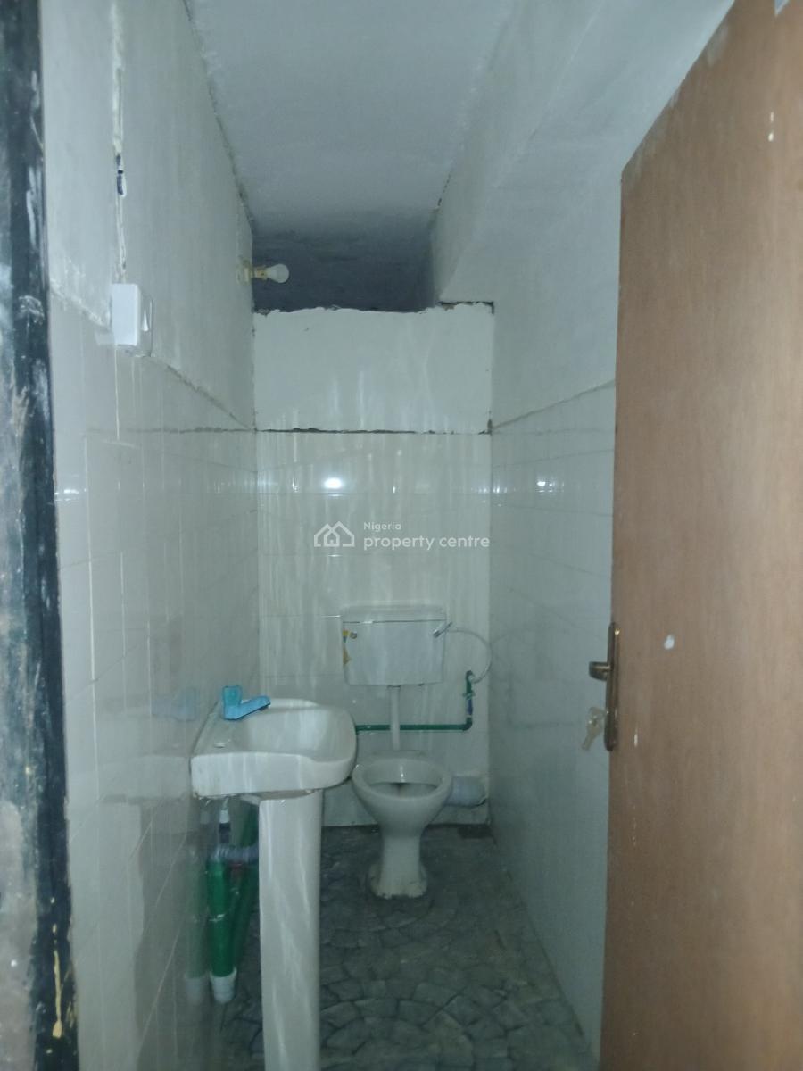 Lovely Refurbished 3 Bedroom, Yaba, Lagos, Flat / Apartment for Rent