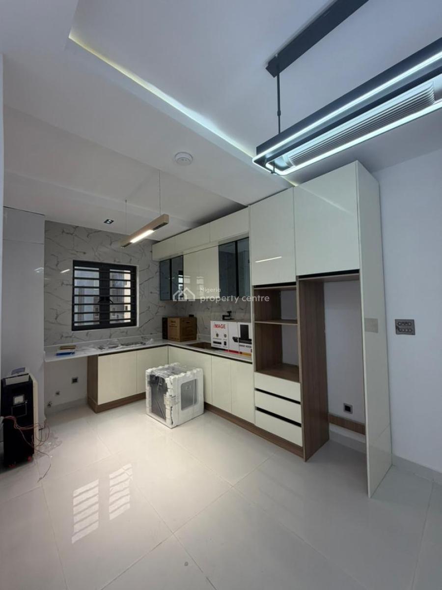 Luxurious & Spacious 3 Bedroom Apartment, Off Freedomway, Lekki, Lagos, Flat / Apartment for Sale