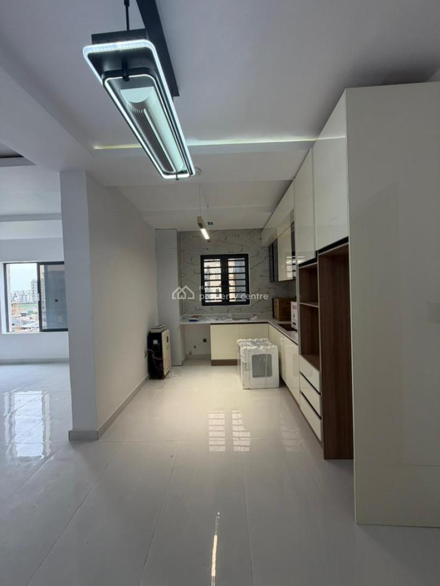 Luxurious & Spacious 3 Bedroom Apartment, Off Freedomway, Lekki, Lagos, Flat / Apartment for Sale