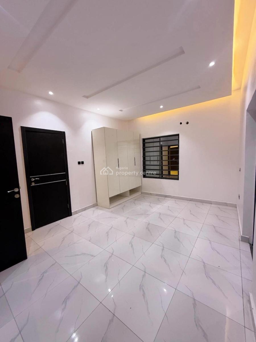 Spaciously Built 3 Bedroom Apartment with Bq, Lekki Phase 1, Lekki Phase 1, Lekki, Lagos, Block of Flats for Sale