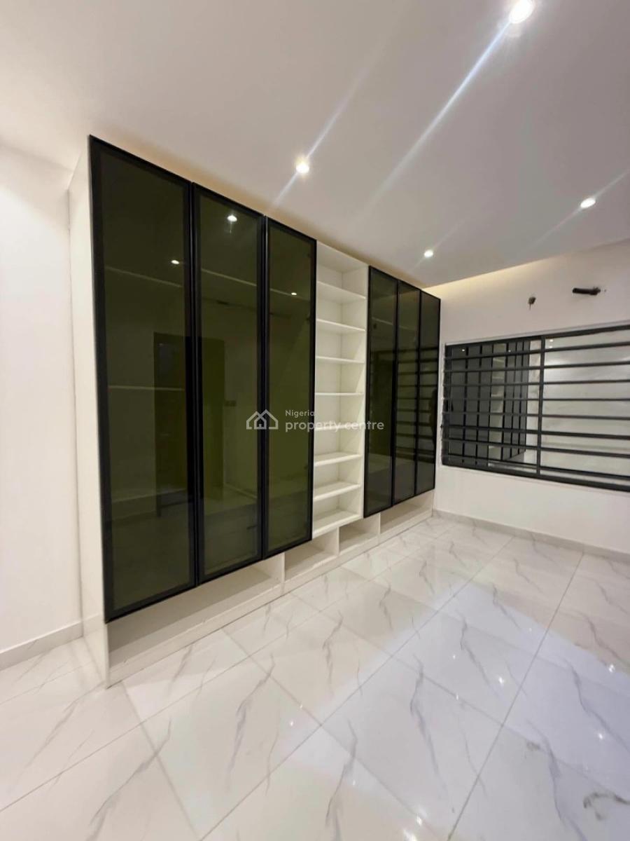 Spaciously Built 3 Bedroom Apartment with Bq, Lekki Phase 1, Lekki Phase 1, Lekki, Lagos, Block of Flats for Sale