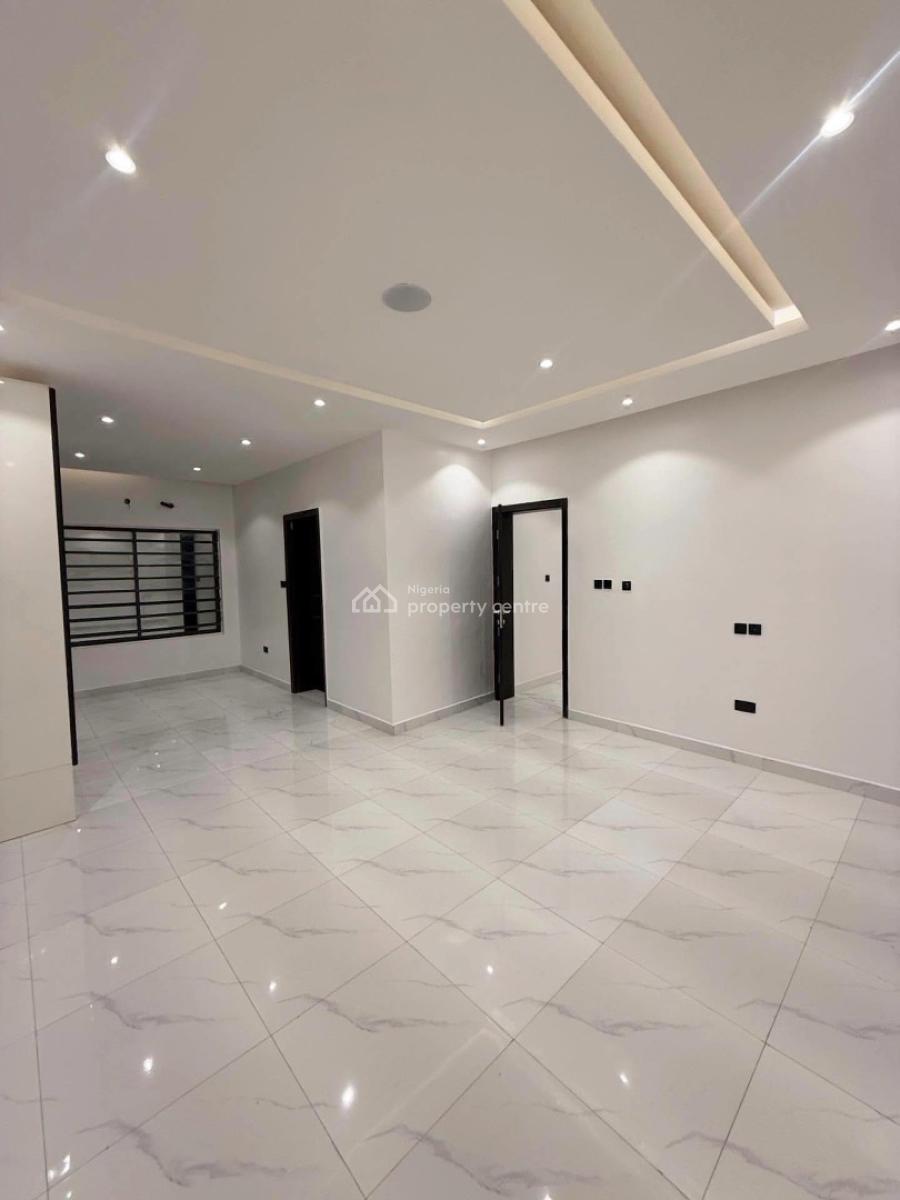 Spaciously Built 3 Bedroom Apartment with Bq, Lekki Phase 1, Lekki Phase 1, Lekki, Lagos, Block of Flats for Sale