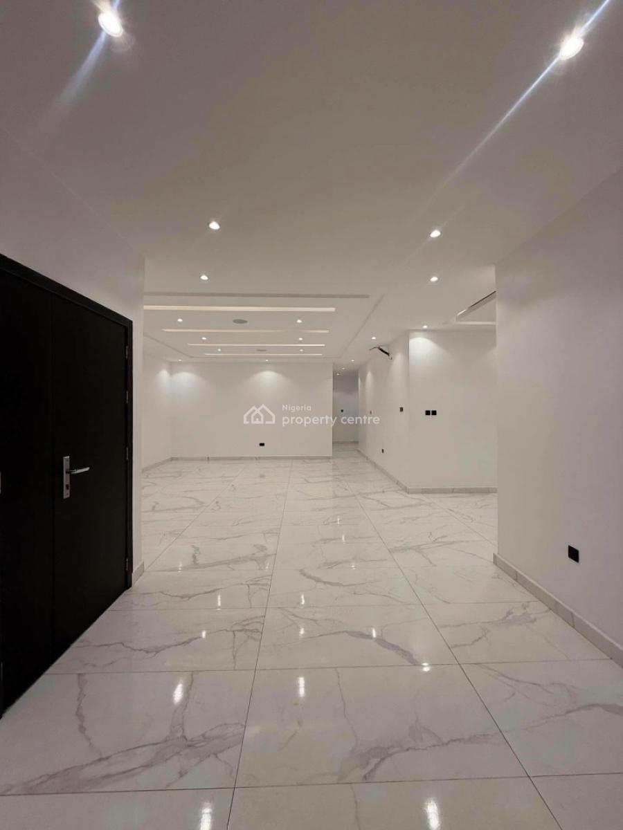 Spaciously Built 3 Bedroom Apartment with Bq, Lekki Phase 1, Lekki Phase 1, Lekki, Lagos, Block of Flats for Sale