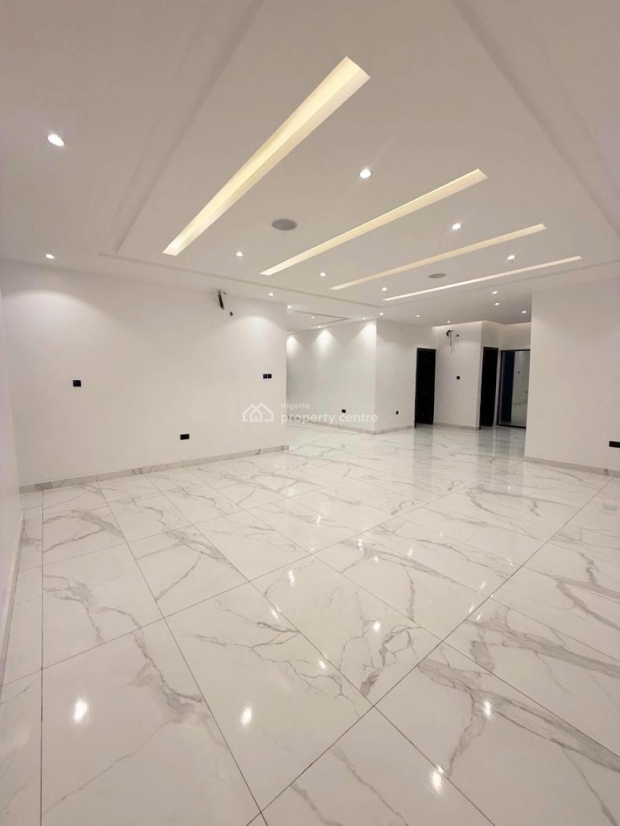 Spaciously Built 3 Bedroom Apartment with Bq, Lekki Phase 1, Lekki Phase 1, Lekki, Lagos, Block of Flats for Sale