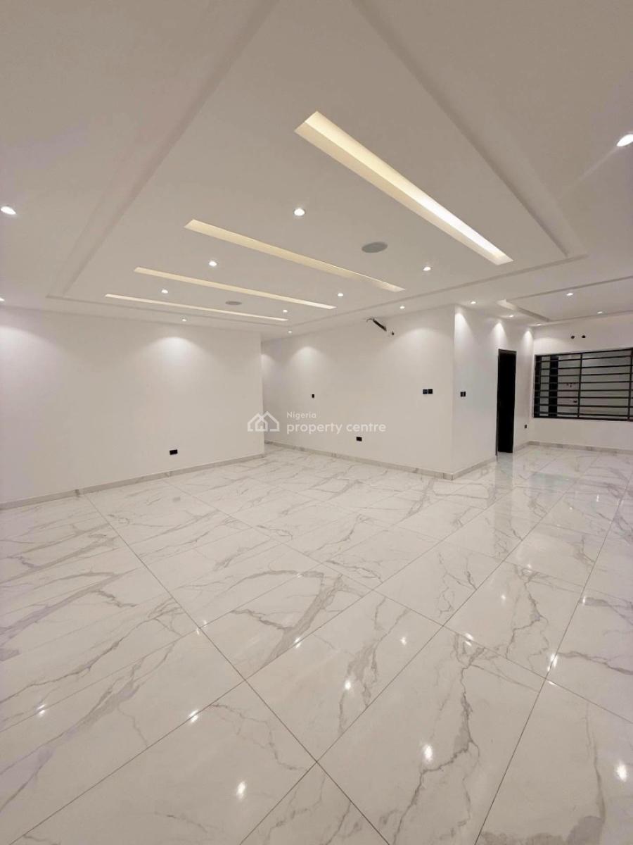 Spaciously Built 3 Bedroom Apartment with Bq, Lekki Phase 1, Lekki Phase 1, Lekki, Lagos, Block of Flats for Sale